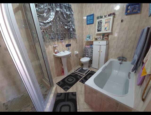 3 BEDROOM RETIREMENT UNIT FOR SALE IN ROOIBERG